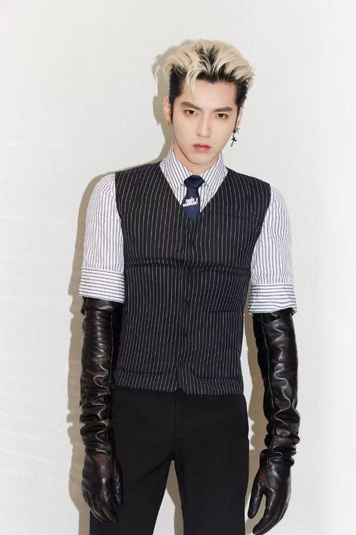 圈内爆料吴亦凡选妃,揭秘娱乐圈背后的权力游戏 第1张 圈内爆料吴亦凡选妃,揭秘娱乐圈背后的权力游戏 第1张